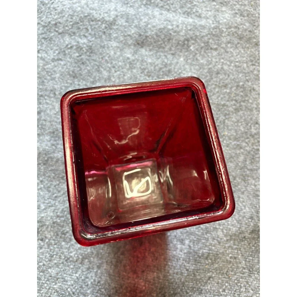 Red Square Vase Maroon 9